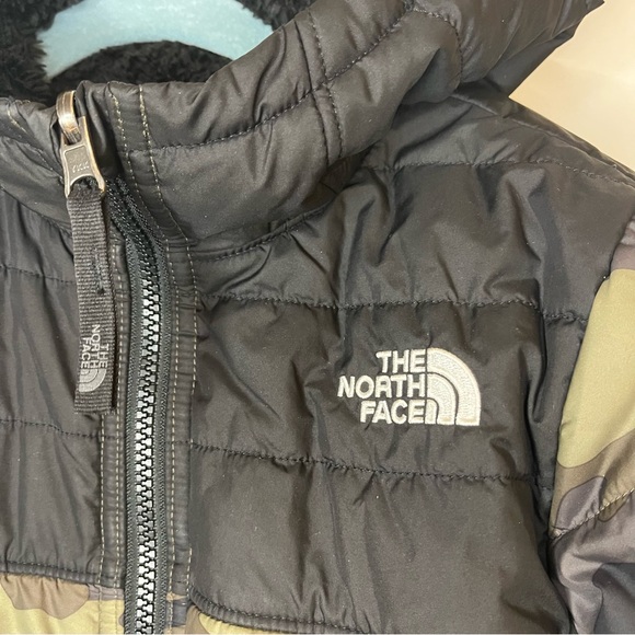 The North Face Kids Camouflage Reversible Puffer Coat With Hood XS - Picture 4 of 9